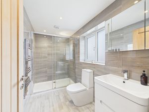 En-suite- click for photo gallery
